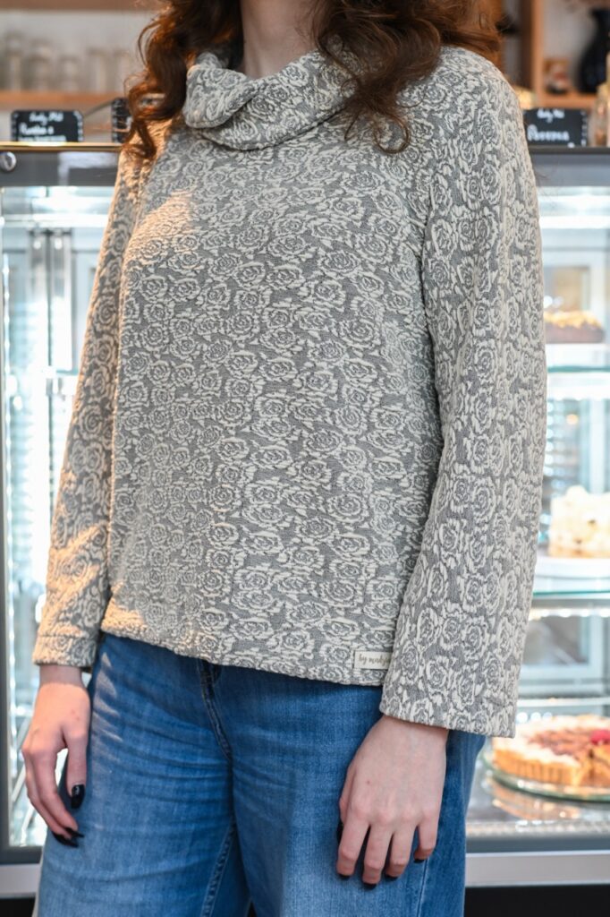 Sweter z dzianiny, elano-bawelna z Żakardem rozmiar M, XL Cena 160 PLN