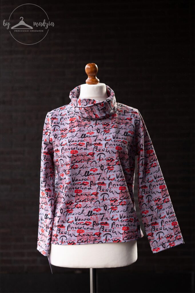 Ciekawa bluza, z figlarnym golfem cena 70 PLN rozmiar M, L